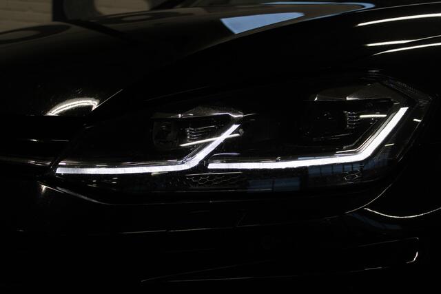 Volkswagen GOLF 1.5 TSI Highline Business R | Adaptive cruise control | Climate control | Stoelverwarming | Apple carplay/Android auto | Parkeercamera | Navigatie | DAB | Schuif/kantel dak |