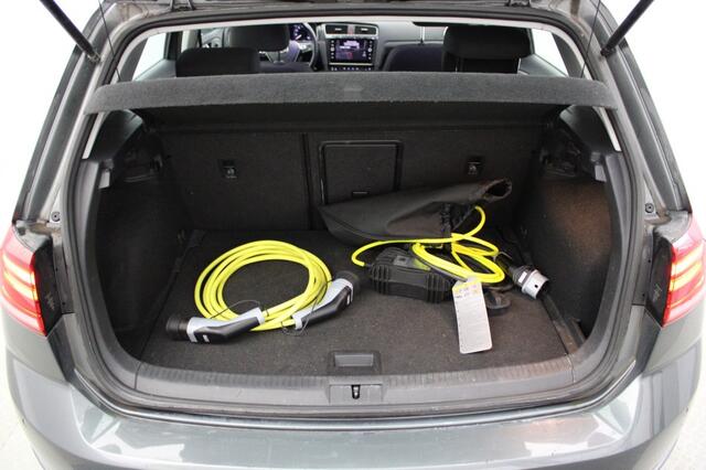 Volkswagen GOLF E-Golf - Digital Cockpit, Camera (13.845 na SUBSIDIE)