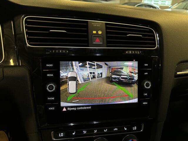 Volkswagen GOLF Variant 1.0 TSI Highline R-Line / Panoramadak / Virtual cockpit / Massagestoel / Navigatie / Camera / DAB+ / Apple Carplay - Android Auto / Adapt cruise / Alarm - NL AUTO -