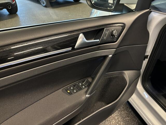 Volkswagen GOLF Variant 1.0 TSI Highline R-Line / Panoramadak / Virtual cockpit / Massagestoel / Navigatie / Camera / DAB+ / Apple Carplay - Android Auto / Adapt cruise / Alarm - NL AUTO -
