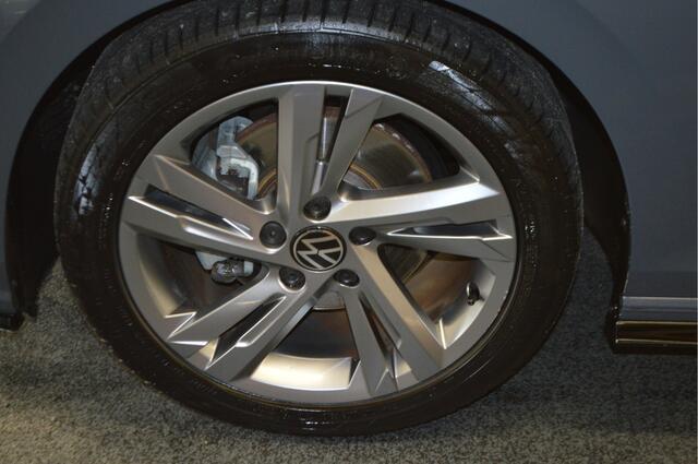 Volkswagen GOLF 1.5 eTSI R-Line , N-TYPE !!! , VIRTUAL COCKPIT , CLIMATR , CR CONTR , NAVI , LMV17 PDC V+A ,
