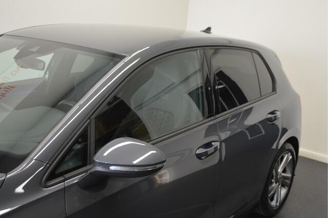 Volkswagen GOLF 1.5 eTSI R-Line , N-TYPE !!! , VIRTUAL COCKPIT , CLIMATR , CR CONTR , NAVI , LMV17 PDC V+A ,