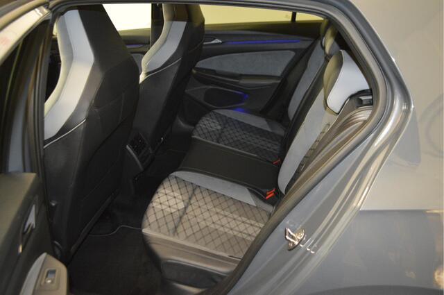 Volkswagen GOLF 1.5 eTSI R-Line , N-TYPE !!! , VIRTUAL COCKPIT , CLIMATR , CR CONTR , NAVI , LMV17 PDC V+A ,
