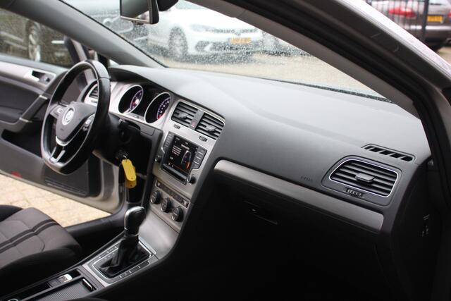 Volkswagen GOLF 1.0 TSI Business Edition Connected | Automaat | Trekhaak | Camera