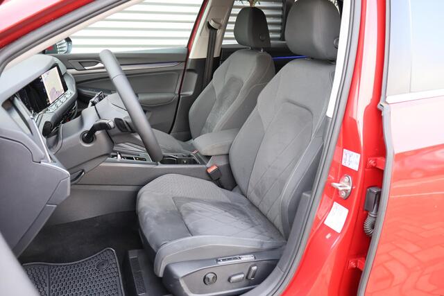 Volkswagen GOLF 1.5 R-Line Style |150PK |PDC |LMV |Camera |Stuur+StoelHeating |Carplay |IQ-Light Camera Matrix |Sfeer-Verlichting |