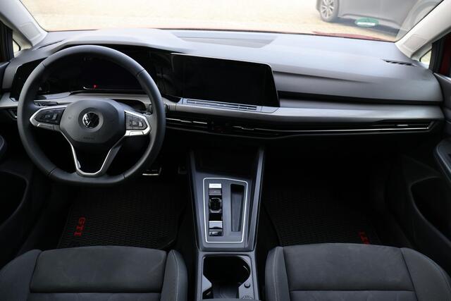 Volkswagen GOLF 1.5 R-Line Style |150PK |PDC |LMV |Camera |Stuur+StoelHeating |Carplay |IQ-Light Camera Matrix |Sfeer-Verlichting |