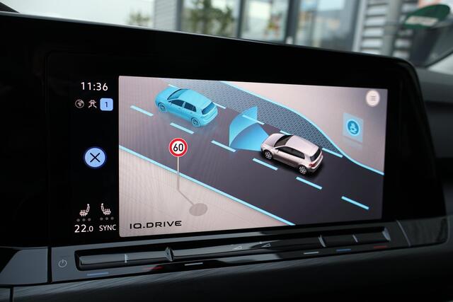Volkswagen GOLF 1.5 R-Line Style |150PK |PDC |LMV |Camera |Stuur+StoelHeating |Carplay |IQ-Light Camera Matrix |Sfeer-Verlichting |