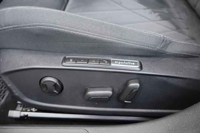 Volkswagen GOLF 1.5 R-Line Style |150PK |PDC |LMV |Camera |Stuur+StoelHeating |Carplay |IQ-Light Camera Matrix |Sfeer-Verlichting |