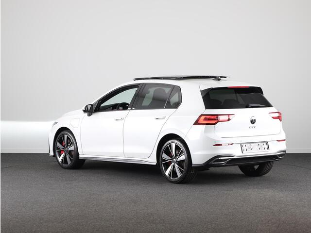 Volkswagen GOLF 1.4 eHybrid GTE 245 pk Automaat (DSG) | Navigatie | Panoramadak | Parkeersensoren | Achteruitrijcamera | Stoelverwarming | Matrix LED koplampen |