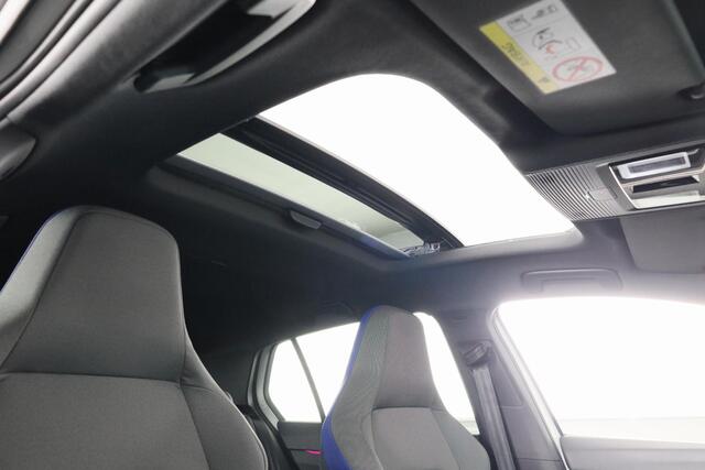 Volkswagen GOLF 1.4 eHybrid GTE 245 pk Automaat (DSG) | Navigatie | Panoramadak | Parkeersensoren | Achteruitrijcamera | Stoelverwarming | Matrix LED koplampen |