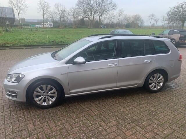 Volkswagen GOLF Variant 1.0 TSI Connected Series trekhaak / camera / navigatie
