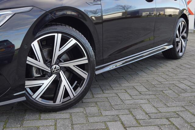 Volkswagen GOLF 1.5 TSI DSG R-Line 150pk Panodak/ Camera /ACC/ Black style