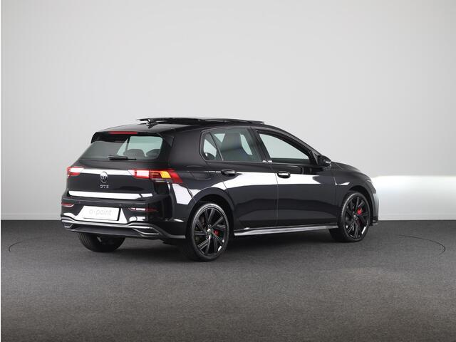 Volkswagen GOLF 1.4 eHybrid GTE 245 pk Automaat (DSG) | Navigatie | Panoramadak | Parkeersensoren | Achteruitrijcamera | Stoelverwarming |