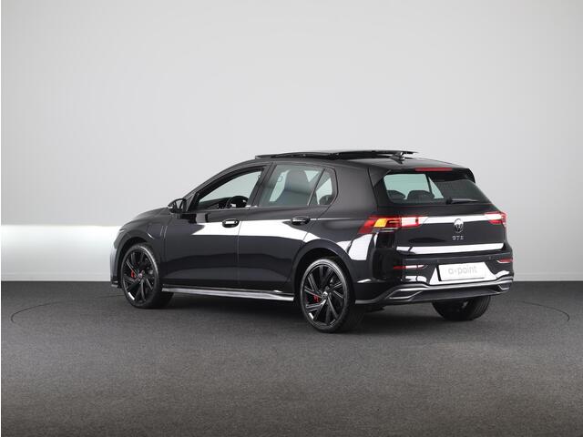 Volkswagen GOLF 1.4 eHybrid GTE 245 pk Automaat (DSG) | Navigatie | Panoramadak | Parkeersensoren | Achteruitrijcamera | Stoelverwarming |