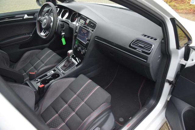 Volkswagen GOLF 2.0 TSI GTI Clubsport NL-Auto/Schaalstoel/DCC/Dyn