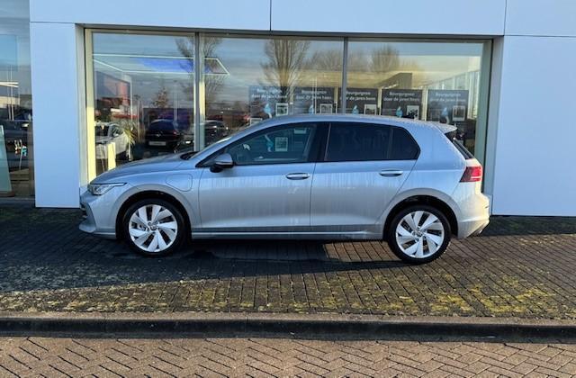 Volkswagen GOLF Life Edition 1.5 eHybrid 150 kW / 204 pk Hatchback 6 versn. DSG | Stoelverwarming | Carplay | Camera | Adaptieve Cruise | Stuurverwarming |