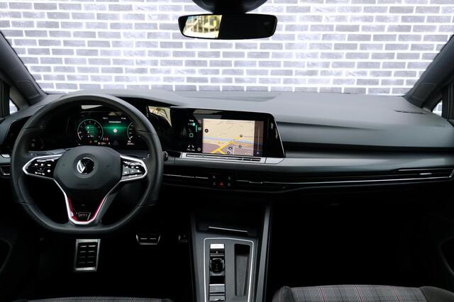 Volkswagen GOLF 2.0 TSI GTI | Navigatie | Virtual Cockpit | Applecarplay/Androidauto | Sfeerverlichting | Camera | Adaptive Cruise | IQ Light | Stoelverwarming | 19'' |