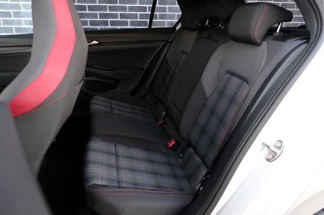 Volkswagen GOLF 2.0 TSI GTI | Navigatie | Virtual Cockpit | Applecarplay/Androidauto | Sfeerverlichting | Camera | Adaptive Cruise | IQ Light | Stoelverwarming | 19'' |