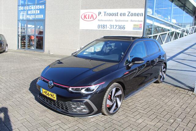 Volkswagen GOLF 2.0 TSI GTI Panoramadak/IQ Light/Navigatie/Achteruitrijcamera/Virtual cockpit/Adaptieve cruise controle/Sfeerverlichting/Draadloze telefoonoplader/Stuurverwarming/Stoelverwarming/Parkeersensoren rondom
