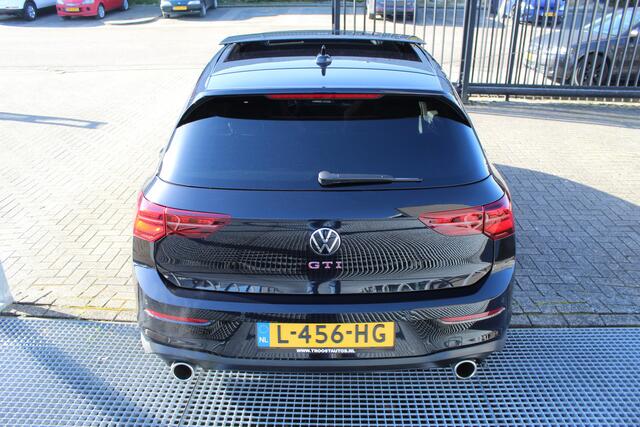 Volkswagen GOLF 2.0 TSI GTI Panoramadak/IQ Light/Navigatie/Achteruitrijcamera/Virtual cockpit/Adaptieve cruise controle/Sfeerverlichting/Draadloze telefoonoplader/Stuurverwarming/Stoelverwarming/Parkeersensoren rondom