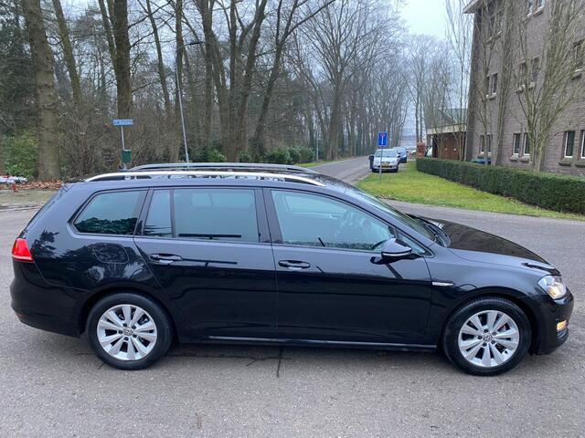 Volkswagen GOLF 1.0 TSI Automaat - Navi - Trekhaak - 2017 !!!