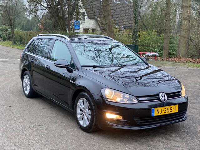 Volkswagen GOLF 1.0 TSI Automaat - Navi - Trekhaak - 2017 !!!
