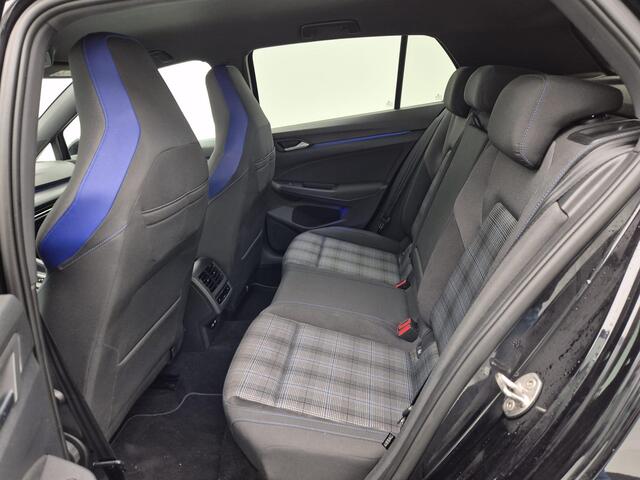 Volkswagen GOLF 1.4 eHybrid GTE 245 Pk | Stuur Verwarming | Stoel Verwarming Voor en Achter | Adaptive Cruise Control | ECC | Carplay | Navigatie | Privacy Glass | 17 Inch