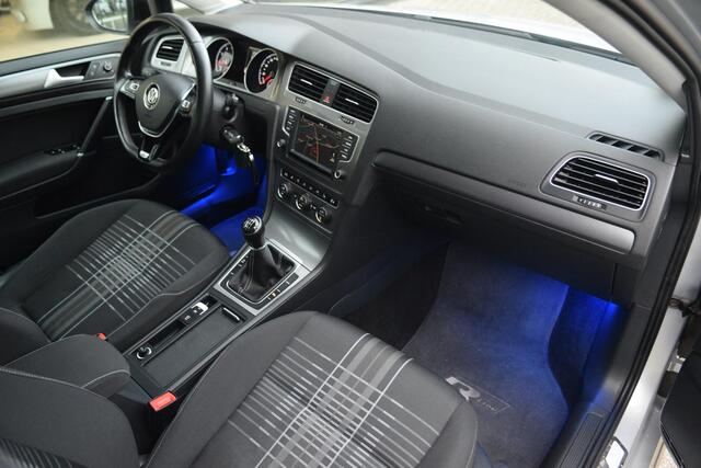 Volkswagen GOLF 1.2 TSI 110PK R-line met navi/camera/xenon