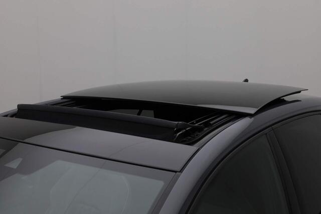 Volkswagen GOLF 1.5 eTSI 150PK DSG R-Line Business | Pano | Stuur-/stoelverwarming | Navi | Parkeersensoren voor/achter | Sportonderstel | ACC | Keyless