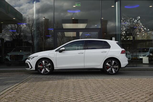 Volkswagen GOLF 1.4 eHybrid GTE | CarPlay | LED | Camera | ACC | Trekhaak | 18"