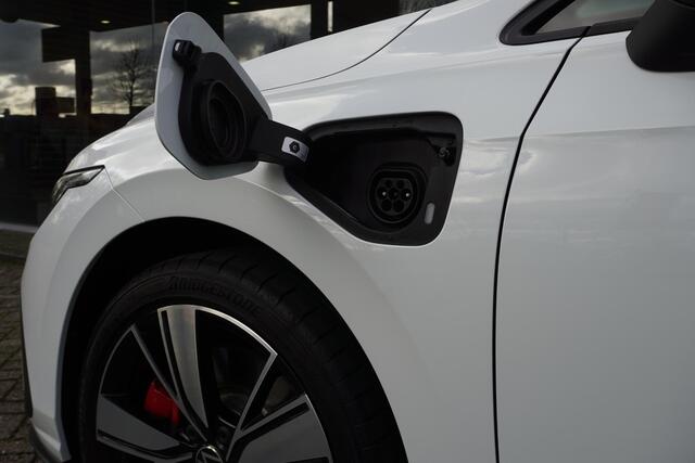 Volkswagen GOLF 1.4 eHybrid GTE | CarPlay | LED | Camera | ACC | Trekhaak | 18"