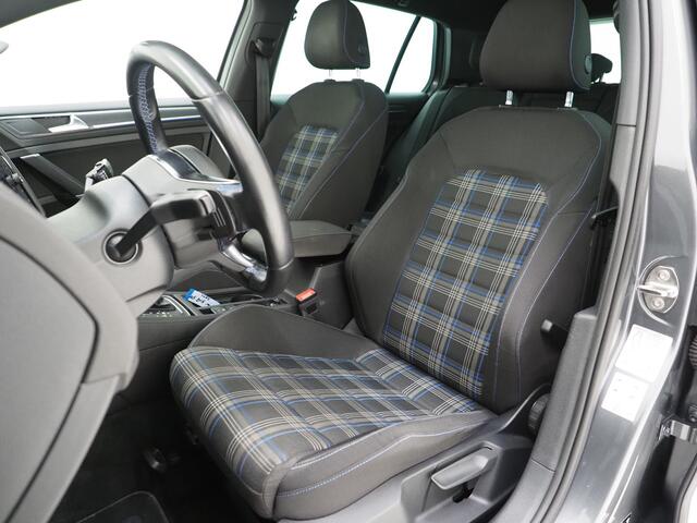 Volkswagen GOLF 1.4 TSI PHEV GTE | Panoramadak | Virtual Cockpit | Adaptive Cruise | Camera | LED