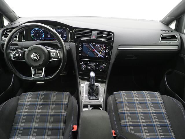 Volkswagen GOLF 1.4 TSI PHEV GTE | Panoramadak | Virtual Cockpit | Adaptive Cruise | Camera | LED