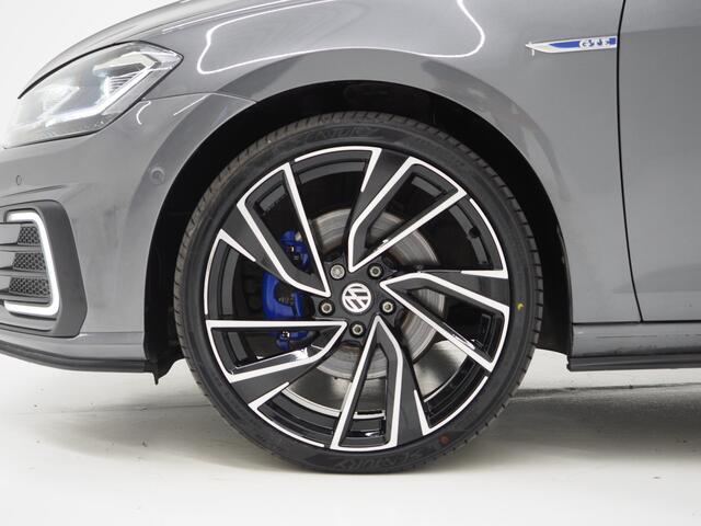 Volkswagen GOLF 1.4 TSI PHEV GTE | Panoramadak | Virtual Cockpit | Adaptive Cruise | Camera | LED