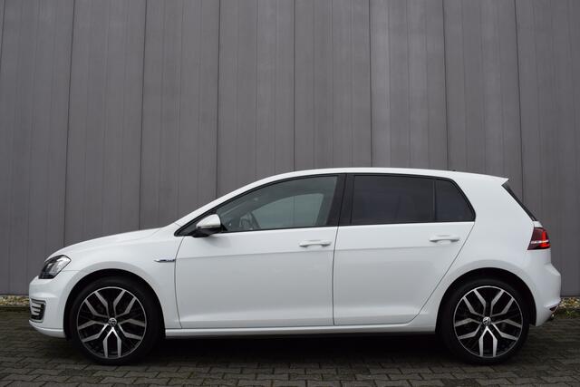Volkswagen GOLF 1.4 TSi Automaat GTE LED | Sportstoelen | Telefonie | 18 Inch LMV | Dealer Onderhouden!!