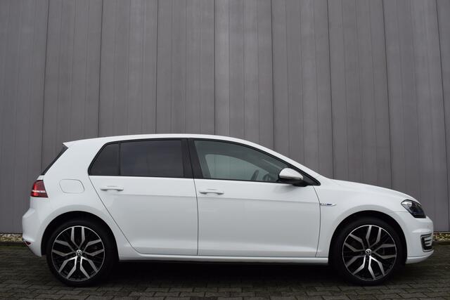 Volkswagen GOLF 1.4 TSi Automaat GTE LED | Sportstoelen | Telefonie | 18 Inch LMV | Dealer Onderhouden!!