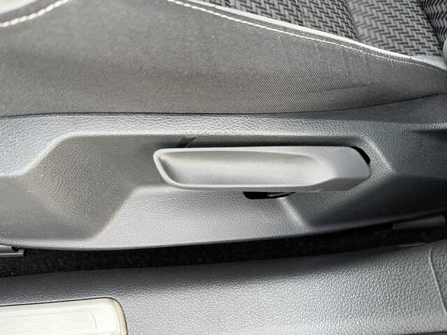 Volkswagen GOLF Variant 1.5 TSI R-Line / AUTOMAAT/ 2X R-LINE/ TREKHAAK/ DIGITAL DASH/ ACC/ DAB/ NAVI/ APP-CONNECT/ PARK. SENSOREN + CAMERA/ CLIMA/ STOELVERWARMING
