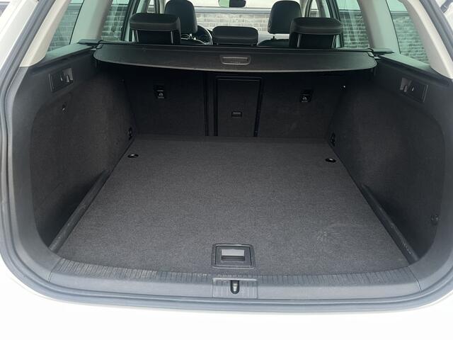Volkswagen GOLF Variant 1.4 TSI Connected Series R-Line | Trekhaak | Navi | Camera | PDC | Carplay | Cruise