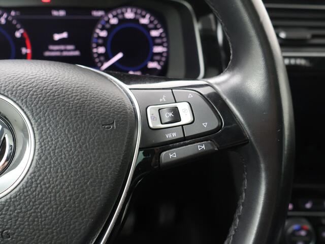Volkswagen GOLF 1.5 TSI Highline | 130 PK | Automaat | Panoramadak | Navigatiesysteem | Keyless entry / start |