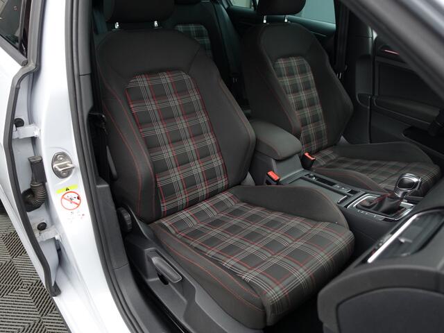 Volkswagen GOLF 2.0 TSI GTI Performance Aut- Virtual Cockpit, CarPlay, Xenon Led, Sfeerverlichting, Ada Cruise, Classic Interieur, Premium Kleur