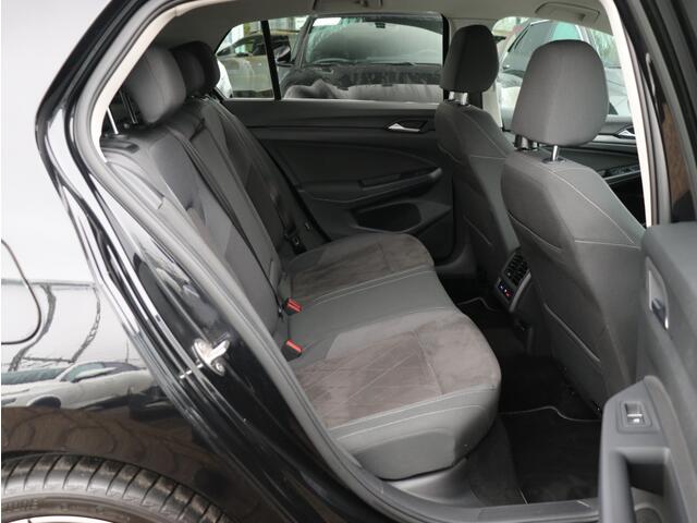 Volkswagen GOLF 1.5 eTSI Style I Navi I Ergostoel I LED I Camera