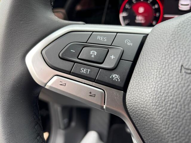 Volkswagen GOLF 1.0 eTSI Life Business