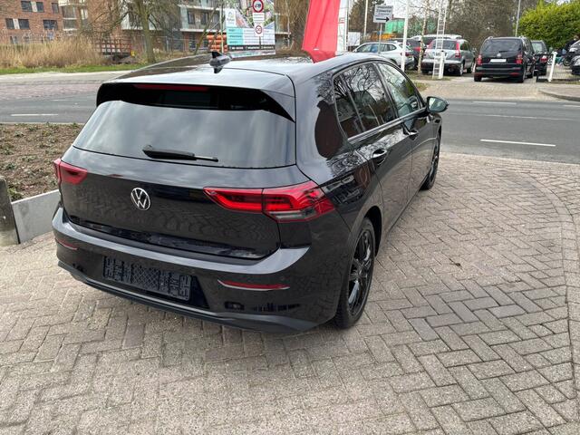 Volkswagen GOLF 1.0 eTSI Life Business
