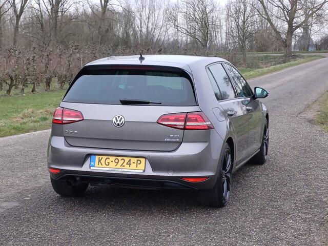Volkswagen GOLF 1.0 TSI Connected Series /Clima/Navi/Camera/Cruise/18"/Trekh/NL/