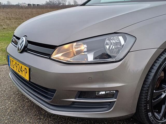 Volkswagen GOLF 1.0 TSI Connected Series /Clima/Navi/Camera/Cruise/18"/Trekh/NL/