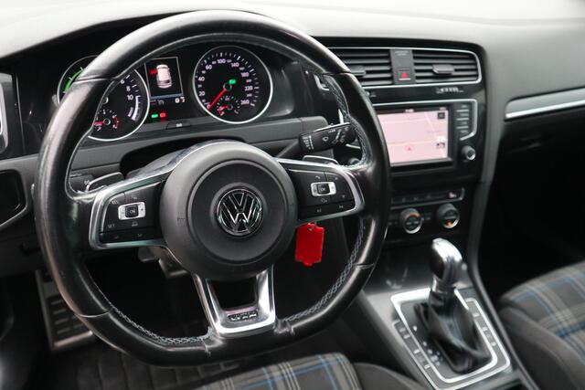 Volkswagen GOLF 1.4 TSI GTE Connected Series | Navigatie | Climate Control | APK 31-01-2026 |