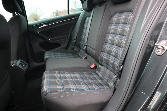 Volkswagen GOLF 1.4 TSI GTE Connected Series | Navigatie | Climate Control | APK 31-01-2026 |