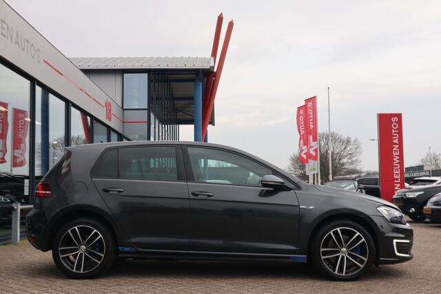 Volkswagen GOLF 1.4 TSI GTE Connected Series | Navigatie | Climate Control | APK 31-01-2026 |