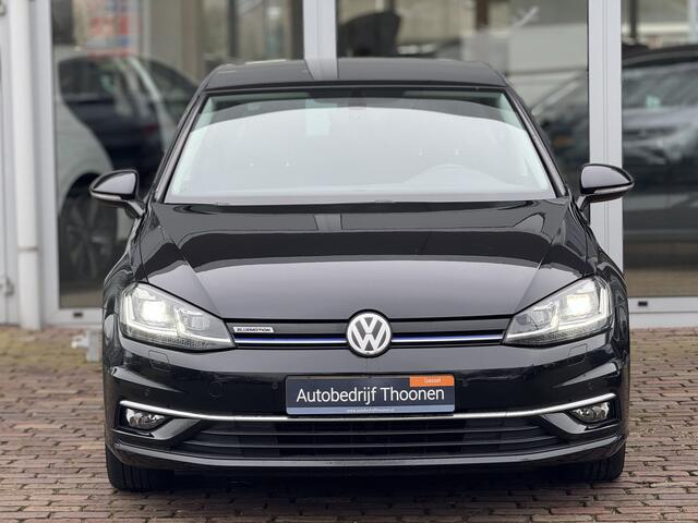 Volkswagen GOLF 1.5 TSI Highline | ACC | Stoelverwarming | LED