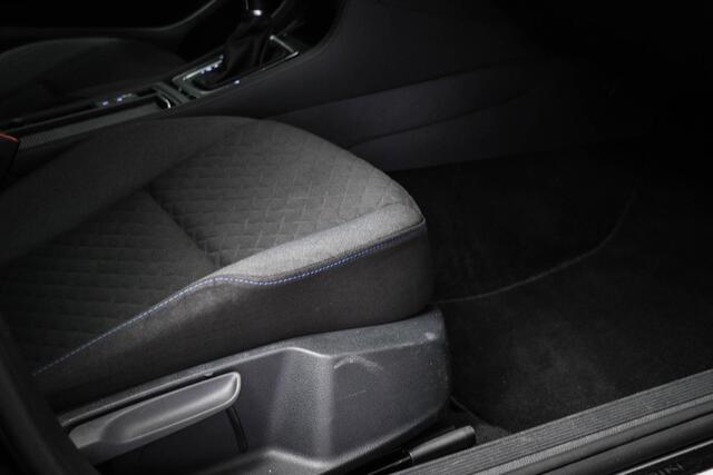 Volkswagen GOLF Variant 1.0 TSI Join | CLIMA | STOELVERWARMING | NAVIGATIE | CAMERA | DRAADLOZE LADER